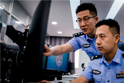 上海市公安局浦东分局治安支队副科长王昊君：“武将”变“文官” 上传下达为群众发声